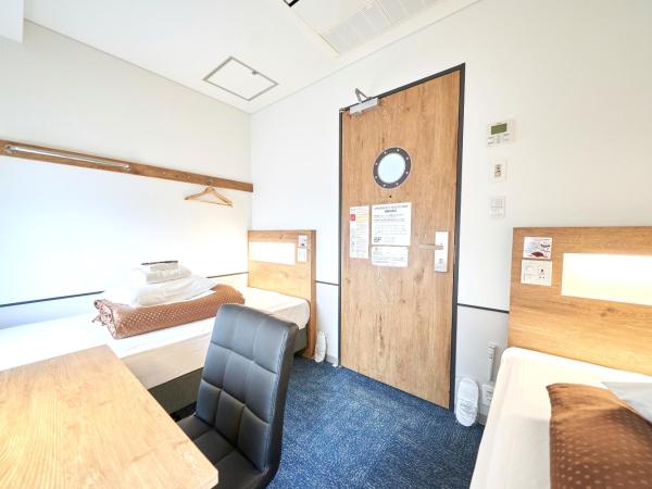 WeBase Hakata Hostel : photo 6 de la chambre chambre lits jumeaux supérieure