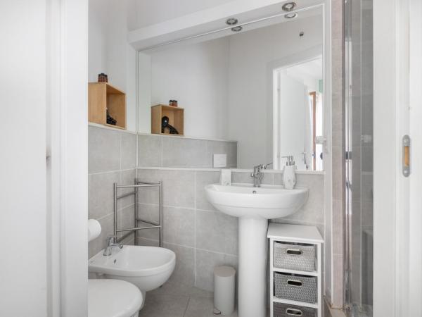 Tauromenion Guest House : photo 10 de la chambre chambre double deluxe - vue sur mer