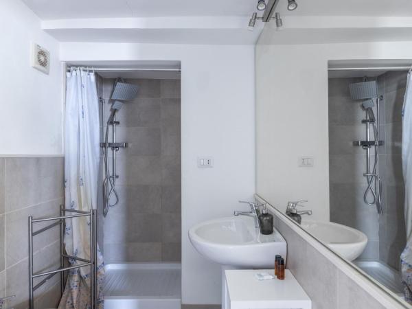 Tauromenion Guest House : photo 10 de la chambre suite avec terrasse