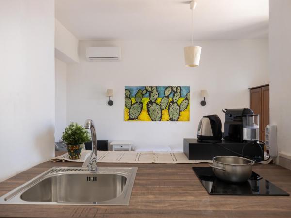 Tauromenion Guest House : photo 4 de la chambre studio - vue sur mer