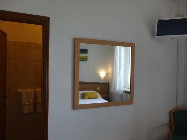 Hotel Sacro Cuore : photo 4 de la chambre chambre double - vue sur jardin