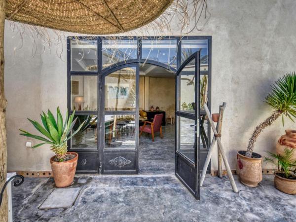 Riad Amazine - Piscine - Rooftop - 6 or 7 Px : photo 4 de la chambre suite supérieure - vue sur mer