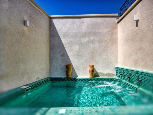 Riad Amazine - Piscine - Rooftop - 6 or 7 Px : photo 3 de la chambre suite supérieure - vue sur mer