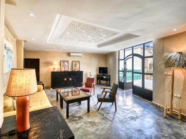 Riad Amazine - Piscine - Rooftop - 6 or 7 Px : photo 9 de la chambre suite supérieure - vue sur mer