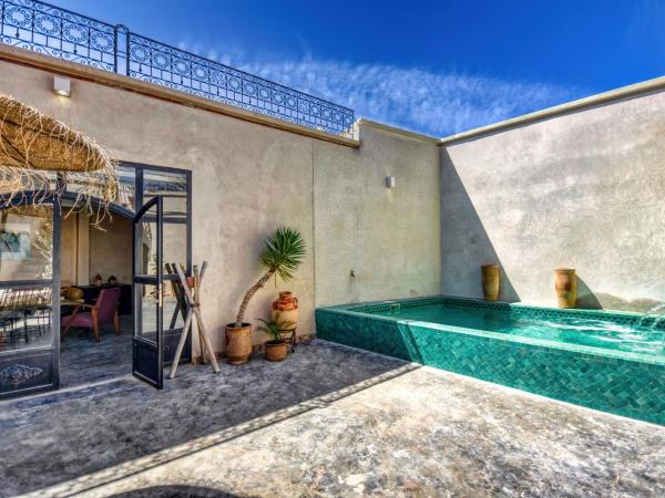 Riad Amazine - Piscine - Rooftop - 6 or 7 Px : photo 10 de la chambre suite supérieure - vue sur mer
