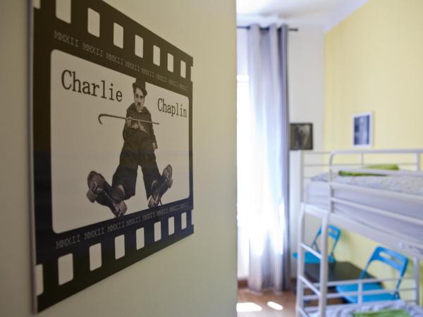 Pepe Hostel : photo 6 de la chambre chambre lits jumeaux avec salle de bains commune