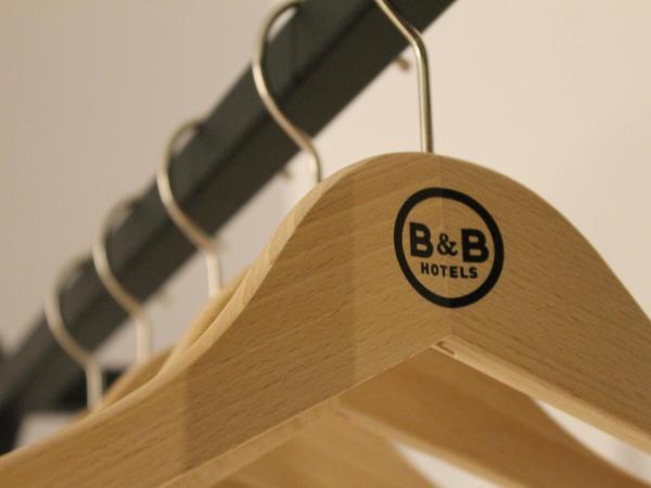 B&B HOTEL Laval Ouest : photo 5 de la chambre chambre double