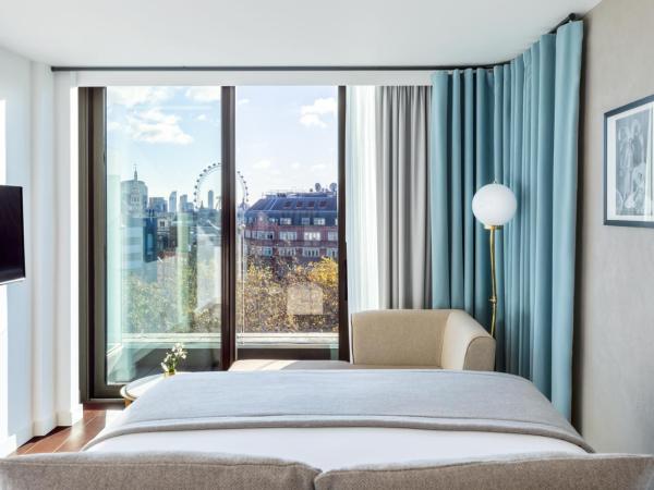 Hotel Indigo London - 1 Leicester Square, an IHG Hotel : photo 1 de la chambre chambre lit queen-size premium avec balcon - vue sur ville