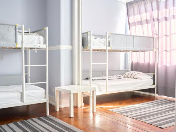 The Delight Hostel : photo 2 de la chambre lit simple dans dortoir pour hommes avec salle de bains commune