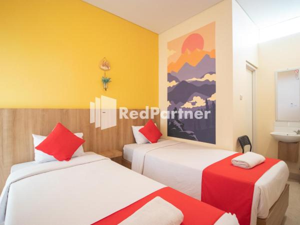 Griya Damai Syariah Yogyakarta Mitra RedDoorz : photo 3 de la chambre chambre lits jumeaux