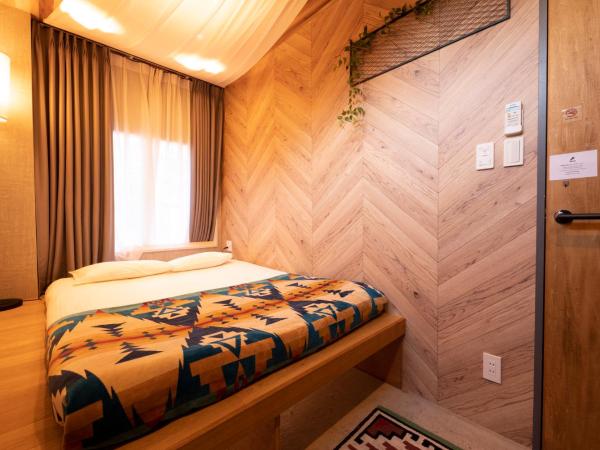 Glamping Tokyo Asakusa : photo 5 de la chambre chambre double avec cabinet de toilette commun