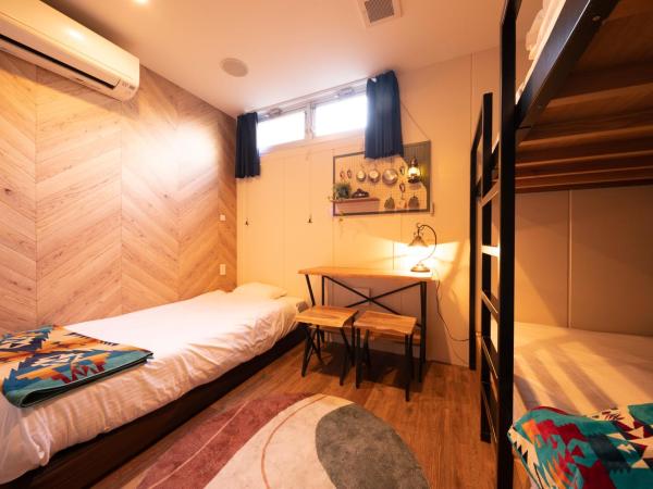Glamping Tokyo Asakusa : photo 6 de la chambre chambre triple avec sale d'eau commune