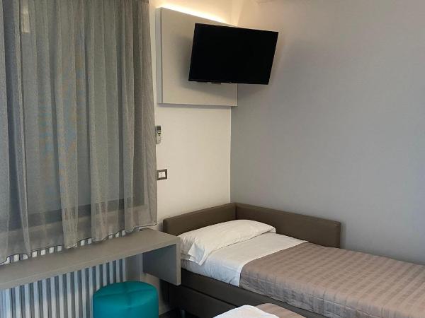 Hotel Montmartre : photo 2 de la chambre chambre supérieure - vue latérale sur mer