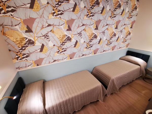 Hotel Balcony : photo 4 de la chambre chambre lits jumeaux