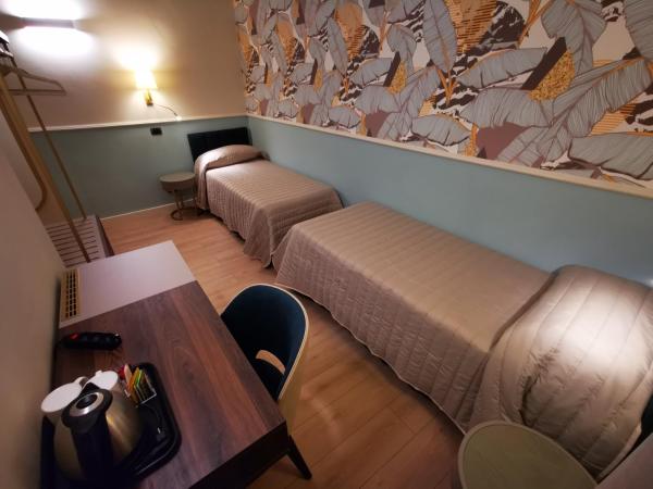 Hotel Balcony : photo 3 de la chambre chambre lits jumeaux