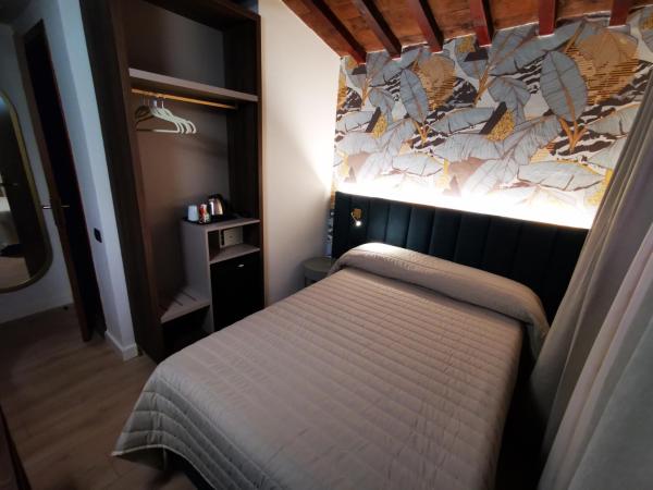 Hotel Balcony : photo 3 de la chambre petite chambre double