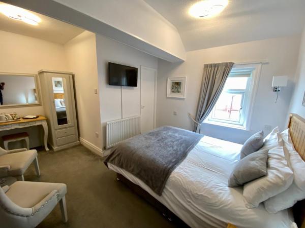 The Fossil Tree Hotel : photo 1 de la chambre chambre lit king-size - vue latérale sur mer