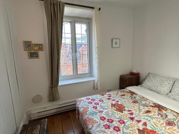 À l'Adresse du Centre-Ville : photo 2 de la chambre chambre double avec salle de bains commune