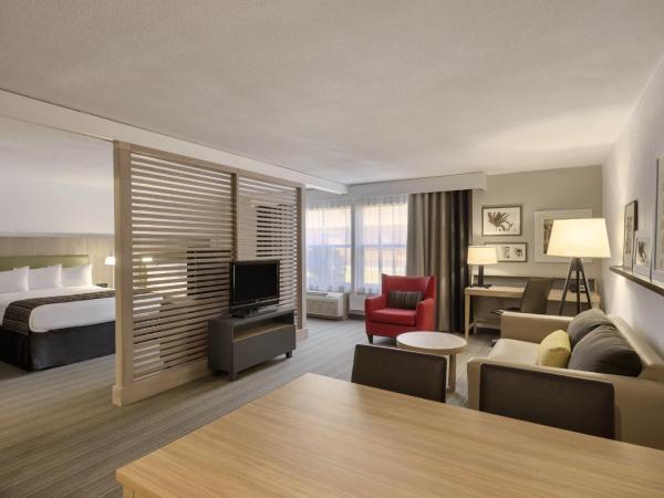 GreenTree Inn & Suites Phoenix Sky Harbor : photo 3 de la chambre suite lit king-size