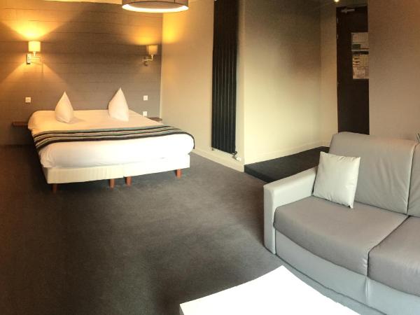 Hôtel des Rochers : photo 4 de la chambre chambre supérieure - vue sur cour