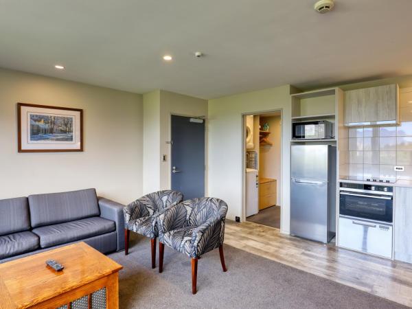 Garden Court Suites & Apartments : photo 7 de la chambre appartement 1 chambre avec balcon