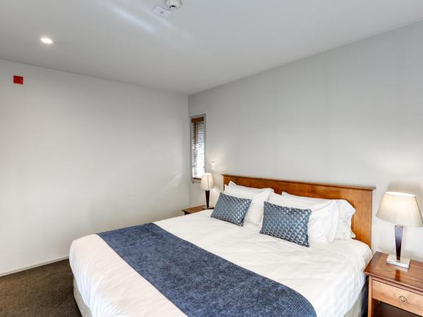 Garden Court Suites & Apartments : photo 10 de la chambre appartement 1 chambre avec cour