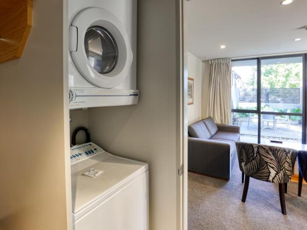 Garden Court Suites & Apartments : photo 9 de la chambre appartement 1 chambre avec cour