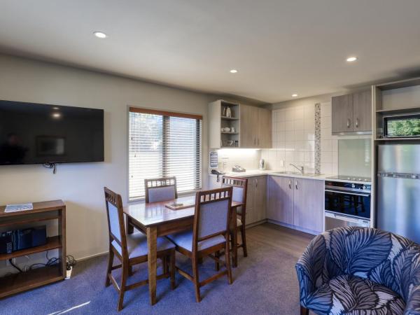 Garden Court Suites & Apartments : photo 6 de la chambre appartement 1 chambre avec cour