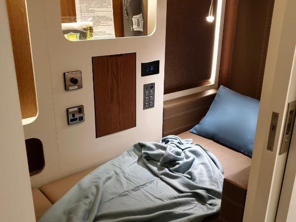 sleep 'n fly Sleep Lounge & Showers, B-Gates Terminal 3 - TRANSIT ONLY : photo 10 de la chambre flexisuite pod - 10 hour day stay from 13:00-23:00 hrs (1pm-11pm)