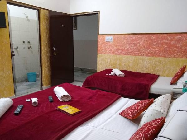 Agra Paying Guest House : photo 1 de la chambre chambre triple avec salle de bains