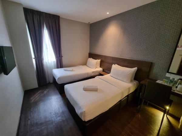 MIICO Hotel @ Mount Austin : photo 1 de la chambre chambre lits jumeaux avec fenêtre