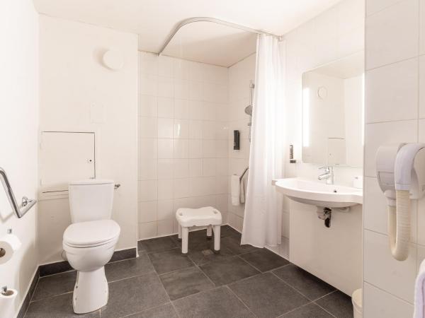 B&B HOTEL Marseille Prado Parc des Expositions : photo 2 de la chambre chambre double - accessible aux personnes à mobilité réduite