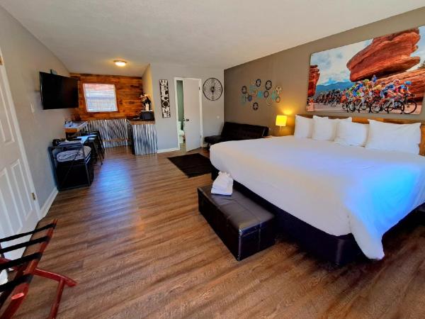 Buffalo Lodge Bicycle Resort - Amazing access to local trails & the Garden : photo 1 de la chambre suite familiale