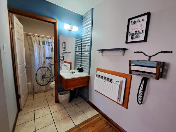 Buffalo Lodge Bicycle Resort - Amazing access to local trails & the Garden : photo 9 de la chambre chambre lit queen-size