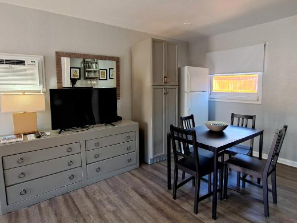 Buffalo Lodge Bicycle Resort - Amazing access to local trails & the Garden : photo 4 de la chambre suite lit king-size