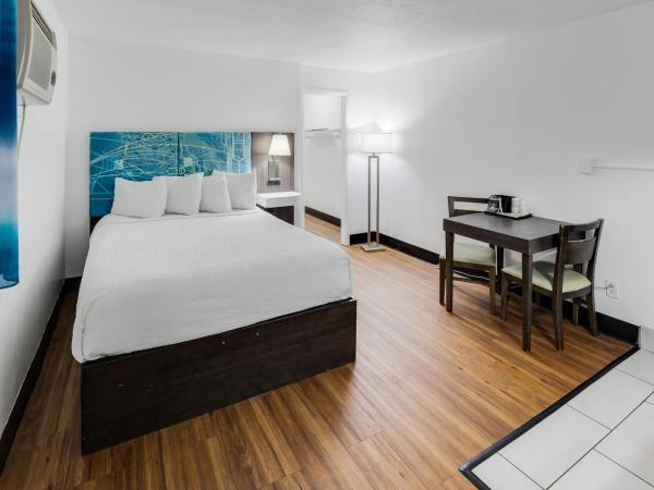 Tropical Seas Hotel : photo 3 de la chambre chambre lit queen-size intérieure avec coin cuisine (sans vue)