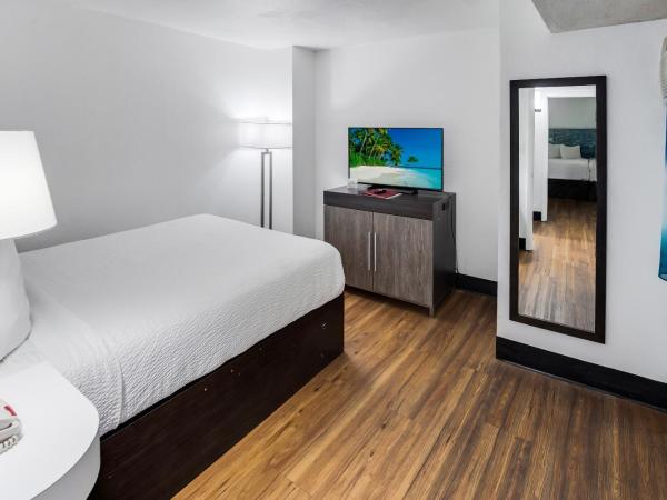 Tropical Seas Hotel : photo 5 de la chambre chambre lit queen-size intérieure avec coin cuisine (sans vue)