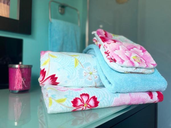 Gîte Les logis du Pech : photo 6 de la chambre chambre double - vue sur jardin