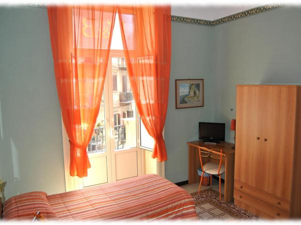 Bed and Breakfast D'Angelo : photo 3 de la chambre chambre double ou lits jumeaux avec salle de bains commune