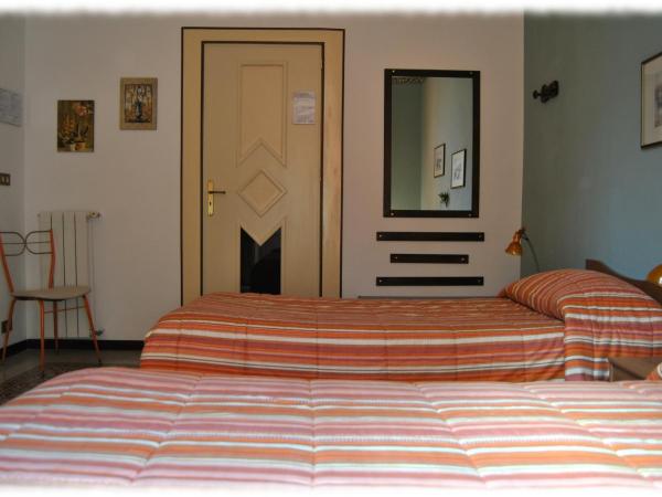 Bed and Breakfast D'Angelo : photo 6 de la chambre chambre double ou lits jumeaux avec salle de bains commune