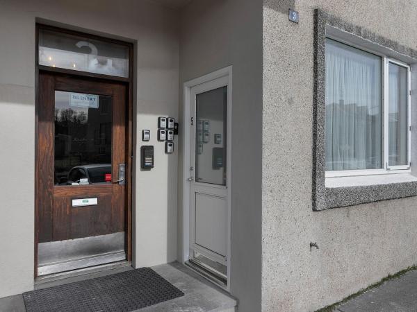 NN Urban Guesthouse : photo 1 de la chambre chambre double avec salle de bains privative