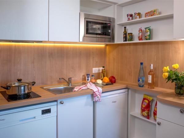 Residence Residéal Antibes : photo 4 de la chambre studio 4 personnes (rez-de-chaussée, 1er étage, 2ème étage)