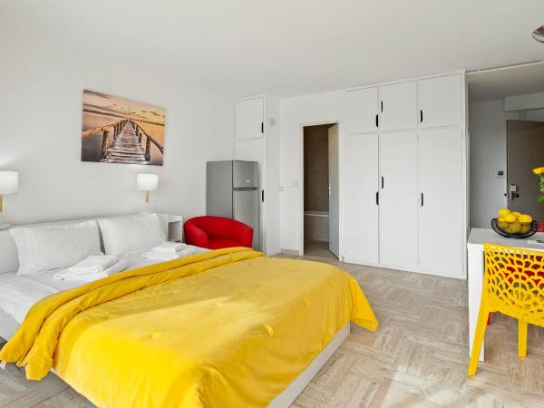 Cannes Marina Appart Hotel Mandelieu : photo 2 de la chambre studio - vue sur piscine (2 adultes)