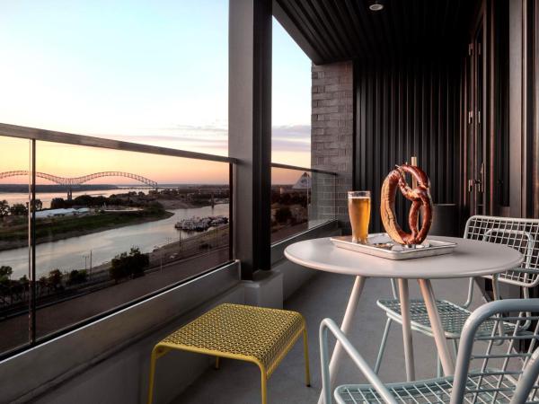 Caption By Hyatt Beale Street Memphis : photo 2 de la chambre suite avec balcon et vue sur le fleuve