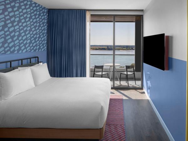 Caption By Hyatt Beale Street Memphis : photo 1 de la chambre suite avec balcon et vue sur le fleuve