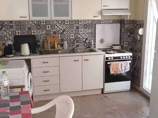 Estia Glafkou 12 : photo 8 de la chambre chambre double avec toilettes communes