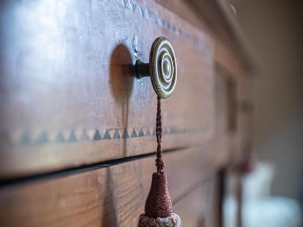 Domaine de Charnay - Résidence de charme : photo 6 de la chambre suite - vue sur jardin