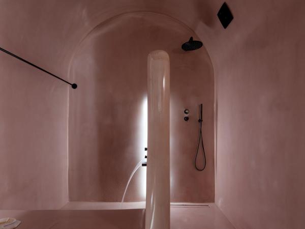 Oia Suites : photo 5 de la chambre suite lune de miel avec jacuzzi extérieur chauffé privé