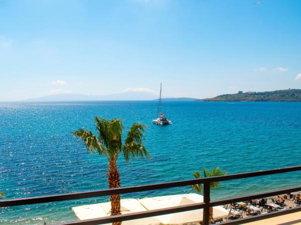 Dinc Pension : photo 9 de la chambre chambre double avec balcon - vue sur mer