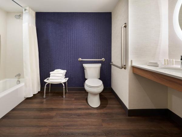 Fairfield by Marriott Niagara Falls, Canada : photo 6 de la chambre chambre lit king-size